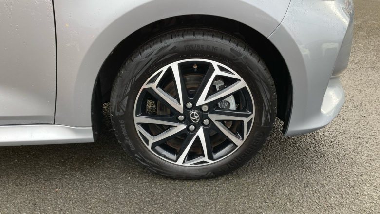 Toyota Yaris 1.5 Hybrid Design 5dr CVT Hybrid Hatchback